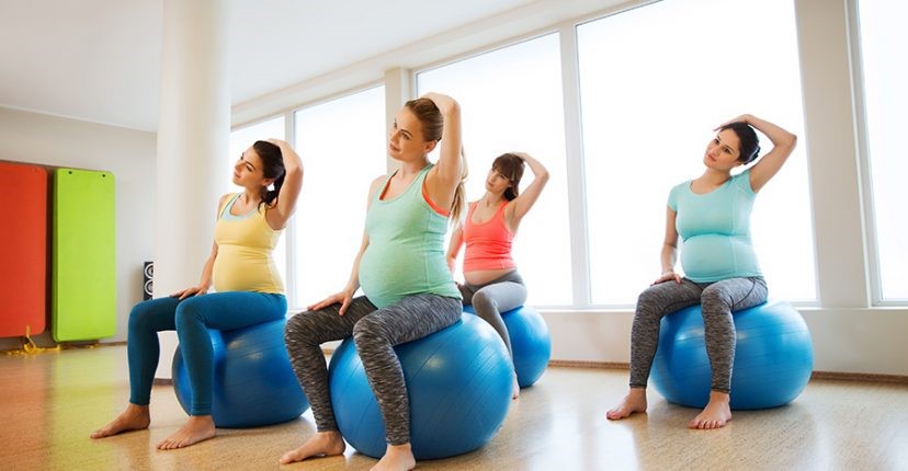 Clases grupales de ejercicios físicos para embarazadas